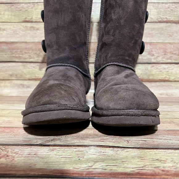 Ugg Brown Tripple Button Bailey Boots - Picture 5 of 11